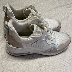 ⚡️Sketchers Street Sneaker Size 8